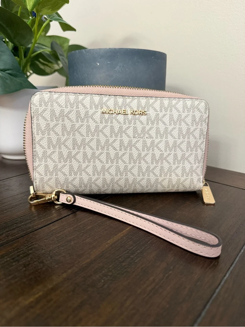 Michael Kors Beige & Light Pink Signature Wristlet